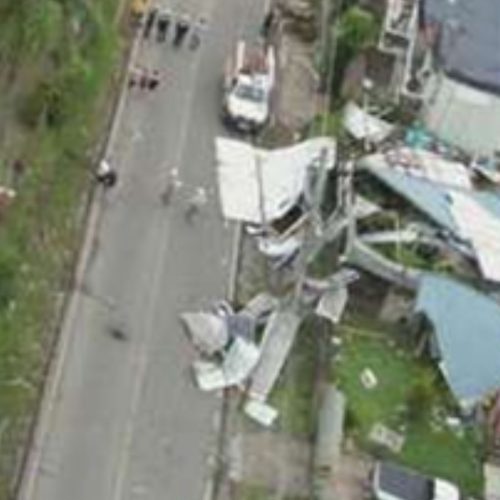 Tornado com ventos acima de 100 km/h causa estragos em comunidade rural