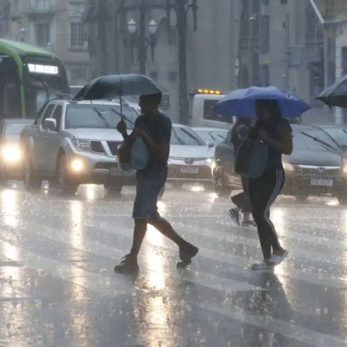 Mudança no tempo: frente fria traz temporais e queda brusca de temperatura a São Paulo no fim de semana
