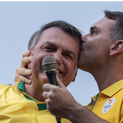 Ex-presidente Jair Bolsonaro divulga carta e aponta senador Flávio Bolsonaro como seu porta-voz político