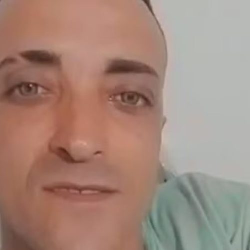 Homem de 42 anos é executado a tiros na frente da esposa