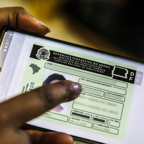 Procura por primeira CNH dispara no país após simplificação de regras