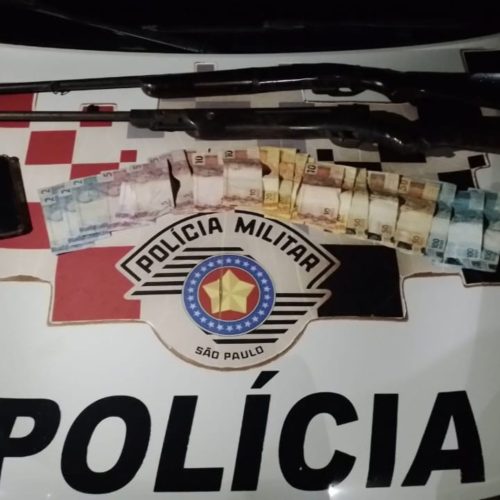 Polícia Militar de Descalvado apreende armas, dinheiro e um aparelho celular no bairro Chácara Pantanal