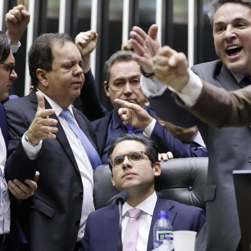 Bolsonarista de palanque que criticavam o “Toma-Lá-Dá-Cá” do Centrão: comprovam a hipocrisia moral com apoio a “PEC da Bandidagem”