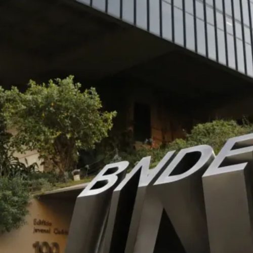 Com avanço da política de apoio à indústria nacional, BNDES financia R$ 3,7 bilhões para exportação de jatos da Embraer