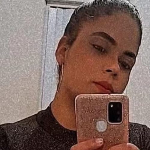 Jovem de 25 anos morre após ser atacada pelo próprio cão da raça Pit Bull no quintal de casa