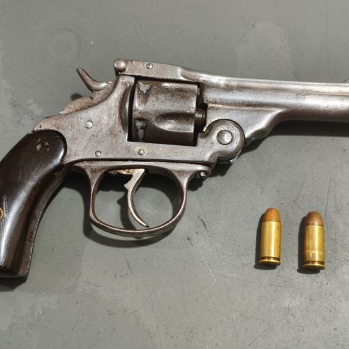 Polícia Militar prende um indíviduo por porte ilegal de arma de fogo em Porto Ferreira na madrugada deste sábado