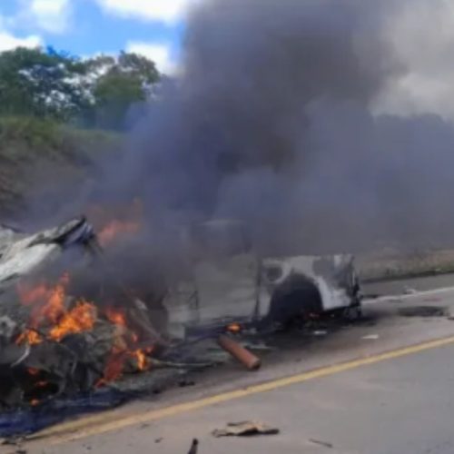 Ultrapassagem indevida causa colisão frontal e deixa 11 mortos no km 953 da rodovia BR-101