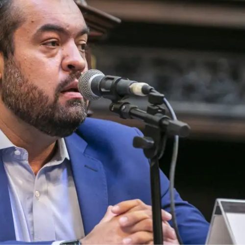 PF deflagou mais uma ação contra o ex-governador Cláudio Castro (do PL) que aplicou R$ 3 bilhões da Rioprevidência no Banco Master
