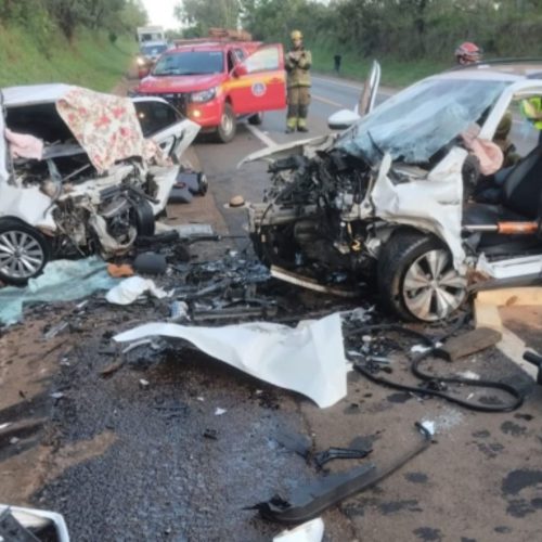 Cinco pessoas morreram na madrugada deste domingo (28/12), no km 15 da BR-040