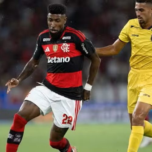 RJ - RIO DE JANEIRO - 22/02/2026 - CARIOCA 2026, FLAMENGO X MADUREIRA - Emerson Royal jogador do Flamengo durante partida contra o Madureira no estadio Maracana pelo campeonato Carioca 2026. Foto: Jorge Rodrigues/AGIF