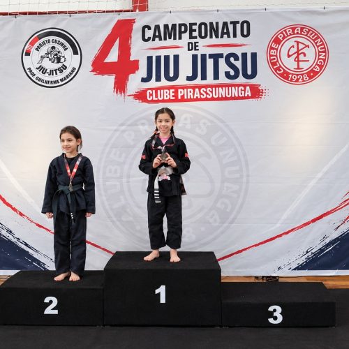 Lorrayne de Cássia conquista mais um título no jiu-jitsu em Pirassununga