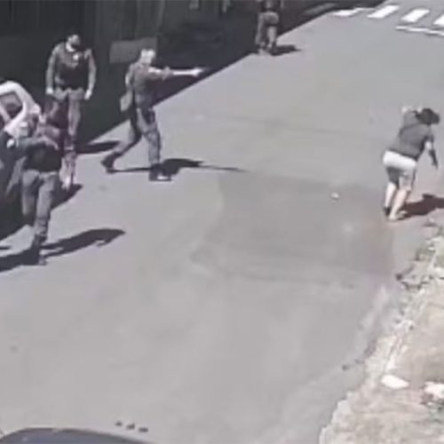 PM do ES é acusado de assassinar de maneira covarde e motivo torpe suas vizinhas que estavam desarmadas na calçada.