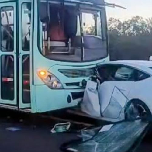 Grave acidente entre carro e ônibus deixa ferido na região de Araraquara