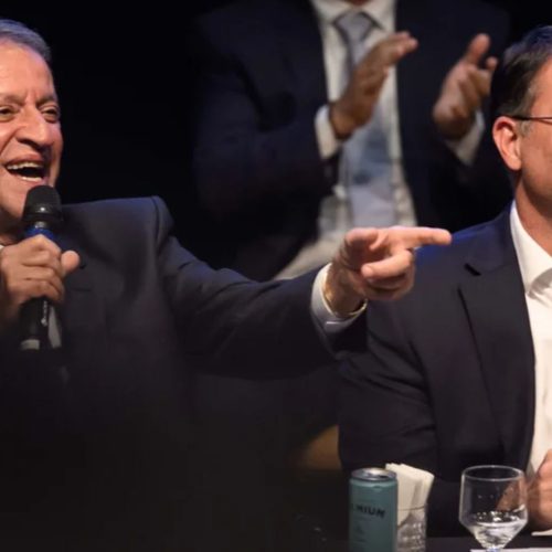 Flávio Bolsonaro lança pré-candidatura no Nordeste com ataques frontais ao Centrão