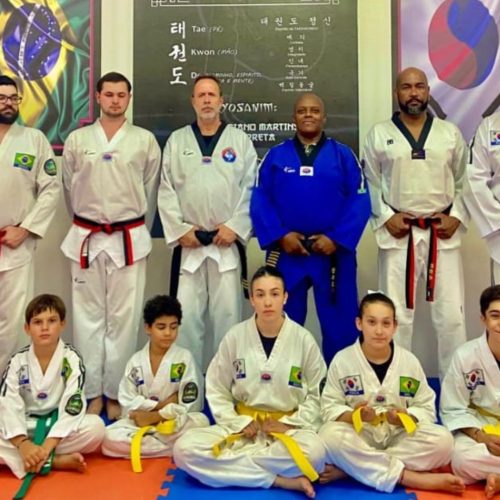 ACADEMIA OSNI MARTINS REALIZA GRADUAÇÃO DE ALUNOS EM PORTO FERREIRA