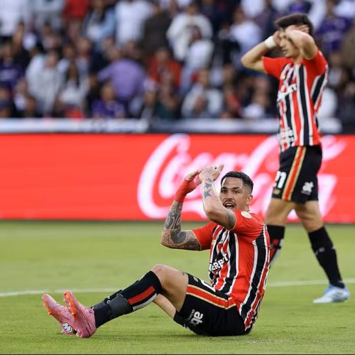 São Paulo joga bem, mas falha em momentos decisivos e perde para LDU em Quito