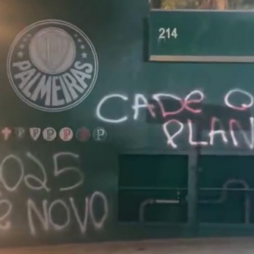 Sede do Palmeiras é pichada após goleada no Paulistão