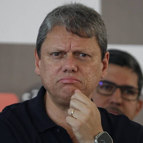Governador de SP e candidato a reeleição Tarcísio de Freitas   pressiona Zema e Caiado a apoiarem Flávio Bolsonaro já no 1º turno