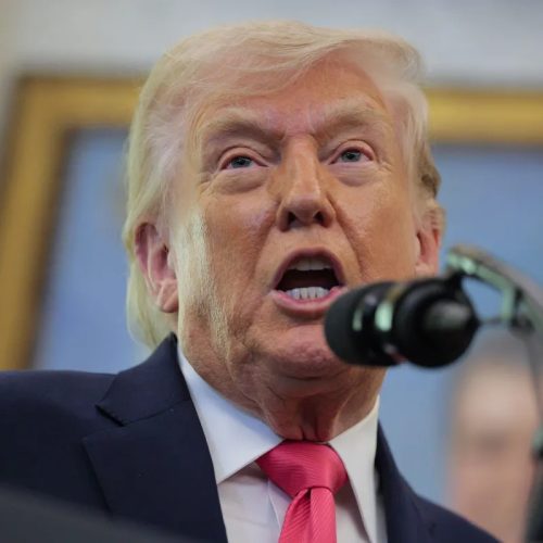 Trump diz que Irã pediu cessar-fogo e condiciona trégua à reabertura de estreito