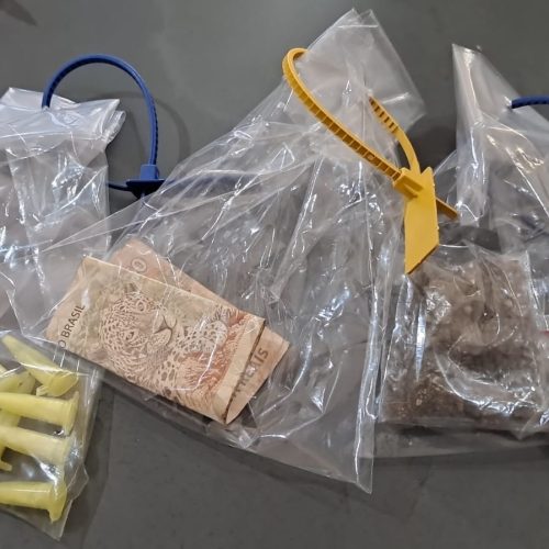 Polícia Militar apreende drogas durante ocorrência de tráfico em Porto Ferreira