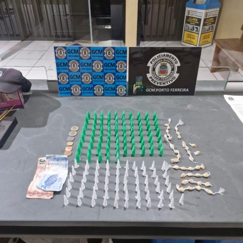 GCM flagra traficante em ação e apreende drogas no bairro Vila Maria em Porto Ferreira