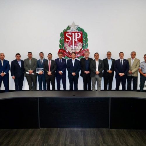 Tarcísio de Freitas dialoga com forças policiais sobre salários e carreira