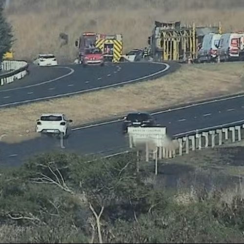 Motorista morre após colisão com carreta no acostamento da Rodovia Bandeirantes