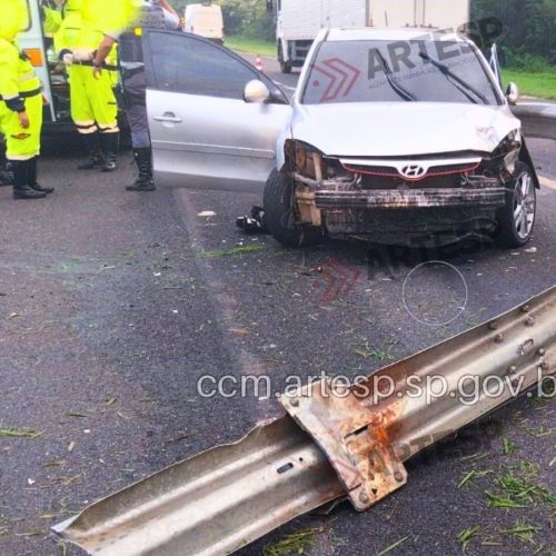 Mulher morre após carro atingir defensa metálica na Rodovia Anhanguera em Santa Rita do Passa Quatro