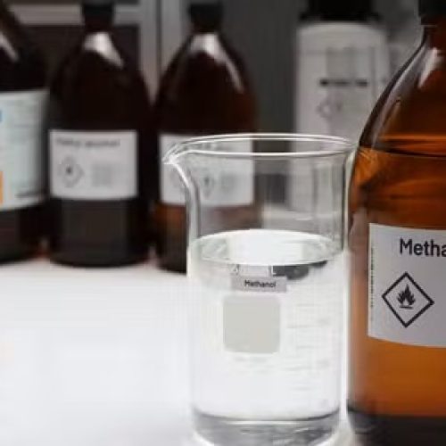 Metanol em bebidas adulteradas causa mortes e internações