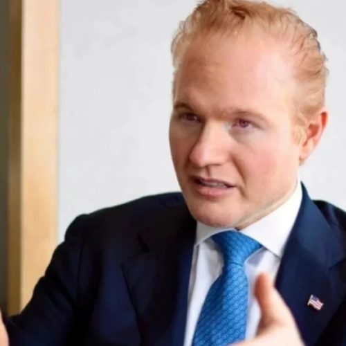 Advogado ligado a Trump critica decisão de Moraes sobre domiciliar de Bolsonaro