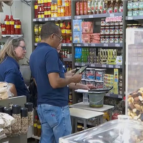 Vigilância sanitária apreende 200 quilos de queijos sem procedência no Mercadão Central de Ribeirão Preto