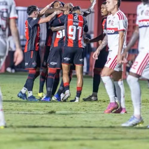 BA - SALVADOR - 14/05/2026 - COPA DO BRASIL 2026, VITORIA X FLAMENGO - Luan Candido jogador do Vitoria comemora seu gol durante partida contra o Flamengo no estadio Barradao pelo campeonato Copa Do Brasil 2026. Foto: Marcio Jose/AGIF