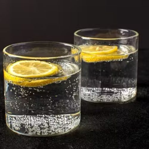 Água com gás faz mal? médicos desmentem mito sobre aumento da pressão