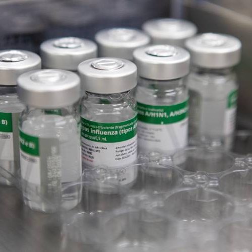Vacina da gripe não causa AVC e ainda protege o coração, afirma Instituto Butantan