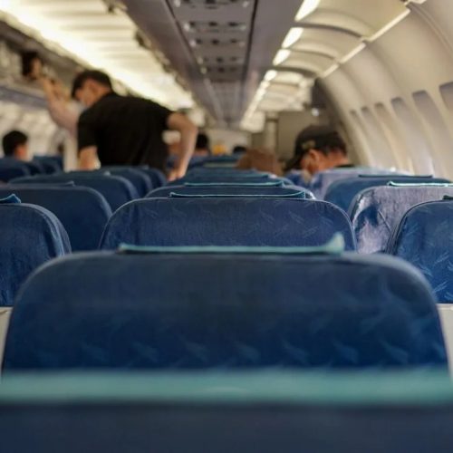 Passageiro indisciplinado pode levar multa de R$ 17,5 mil e ficar até 1 ano sem voar