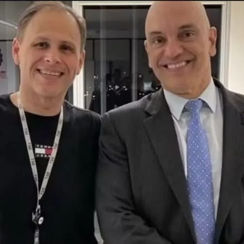 Flávio Bolsonaro convoca ex-assessor de Moraes para depor no Senado no mesmo dia do julgamento do pai no STF