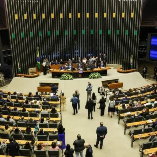 Emenda de 171 deputados pode adiar fim da escala 6×1 até 2036