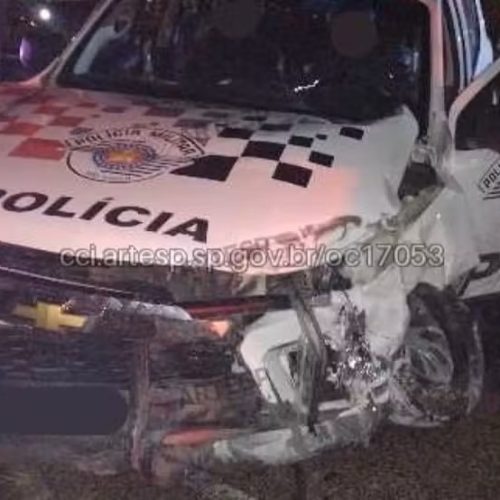 Perseguição policial a BMW termina em acidente e deixa três PMs feridos