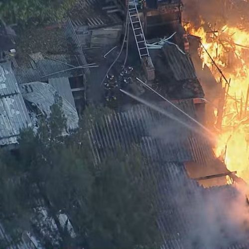 Incêndio destrói mais de 100 barracos em Paraisópolis e deixa famílias desabrigadas