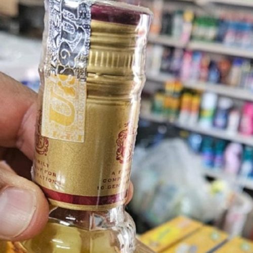 Bebidas falsificadas levam à interdição de mercearia; as bebidas estavam com selos adulterados e lacres rompidos