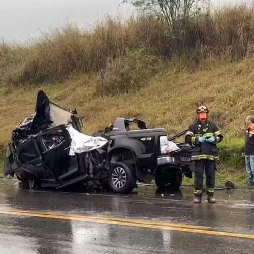 Casal morre em grave acidente entre caminhonete e carreta na SP-133, em Limeira
