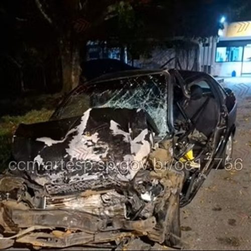 Acidente entre caminhonete e carro deixa um morto e dois feridos graves na SP-79