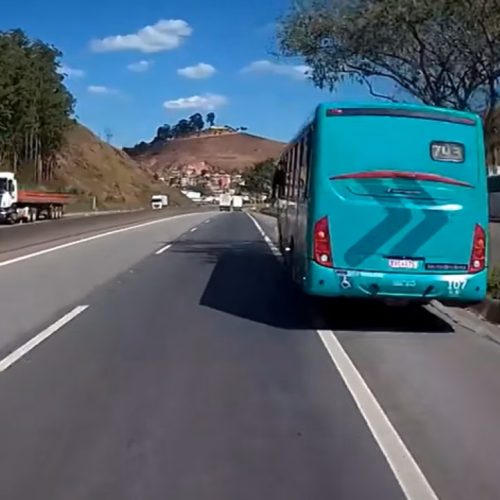 Vídeo mostra motorista dormindo ao volante no acidente de ônibus com 4 pessoas mortas e outras 40 feridas.
