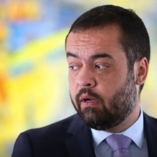 Cláudio Castro, ex-governador do RJ do partido de Bolsonaro, é alvo de operação da PF sobre grupo Refit