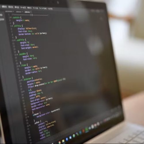 Curso gratuito oferece 5 mil vagas em programação e testes de software para pessoas com deficiência