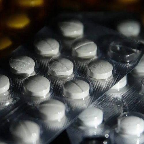 Remédios podem ficar mais caros em abril com reajuste de até 3,81%