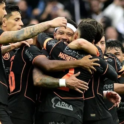 Corinthians vence o Grêmio, embala terceira vitória seguida e mantém vivo o sonho da Libertadores