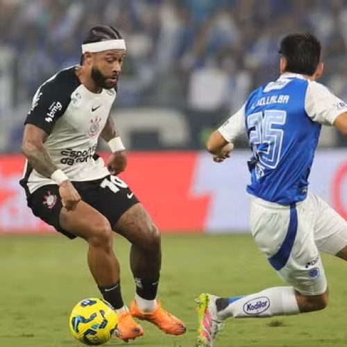 MG - BELO HORIZONTE - 10/12/2025 - COPA DO BRASIL 2025, CRUZEIRO X CORINTHIANS - Memphis Depay jogador do Corinthians durante partida contra o Cruzeiro no estadio Mineirao pelo campeonato Copa Do Brasil 2025. Foto: Gilson Lobo/AGIF