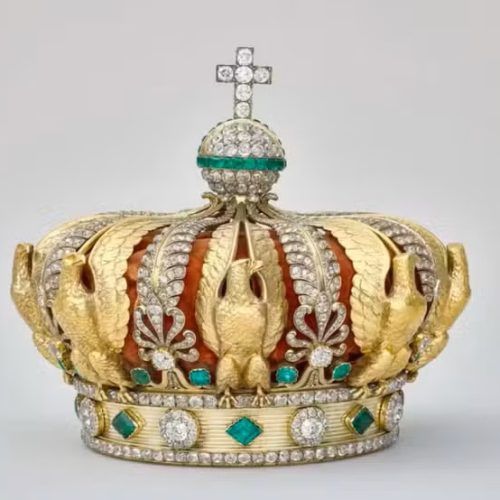 Roubo no Louvre: ladrões invadem museu e levam joias da realeza em ação cinematográfica