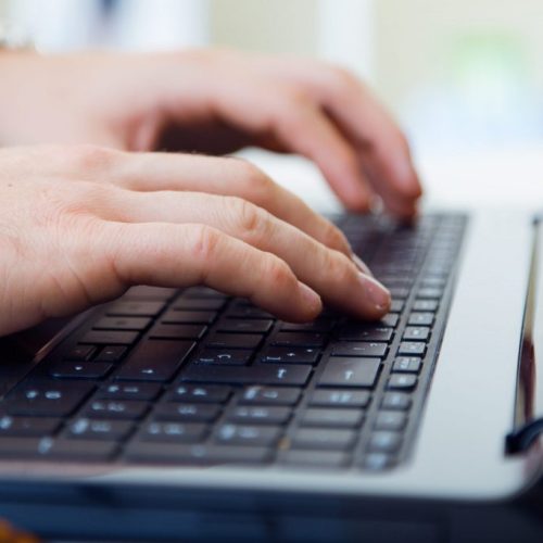 Programa Trampolim abre mais de 2,5 mil vagas em cursos gratuitos em 60 cidades de SP